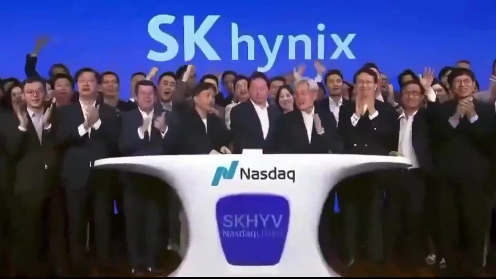 SK Hynix débute sur le Nasdaq avec une hausse de 14% et une valorisation dépassant 1 000 milliards de dollars