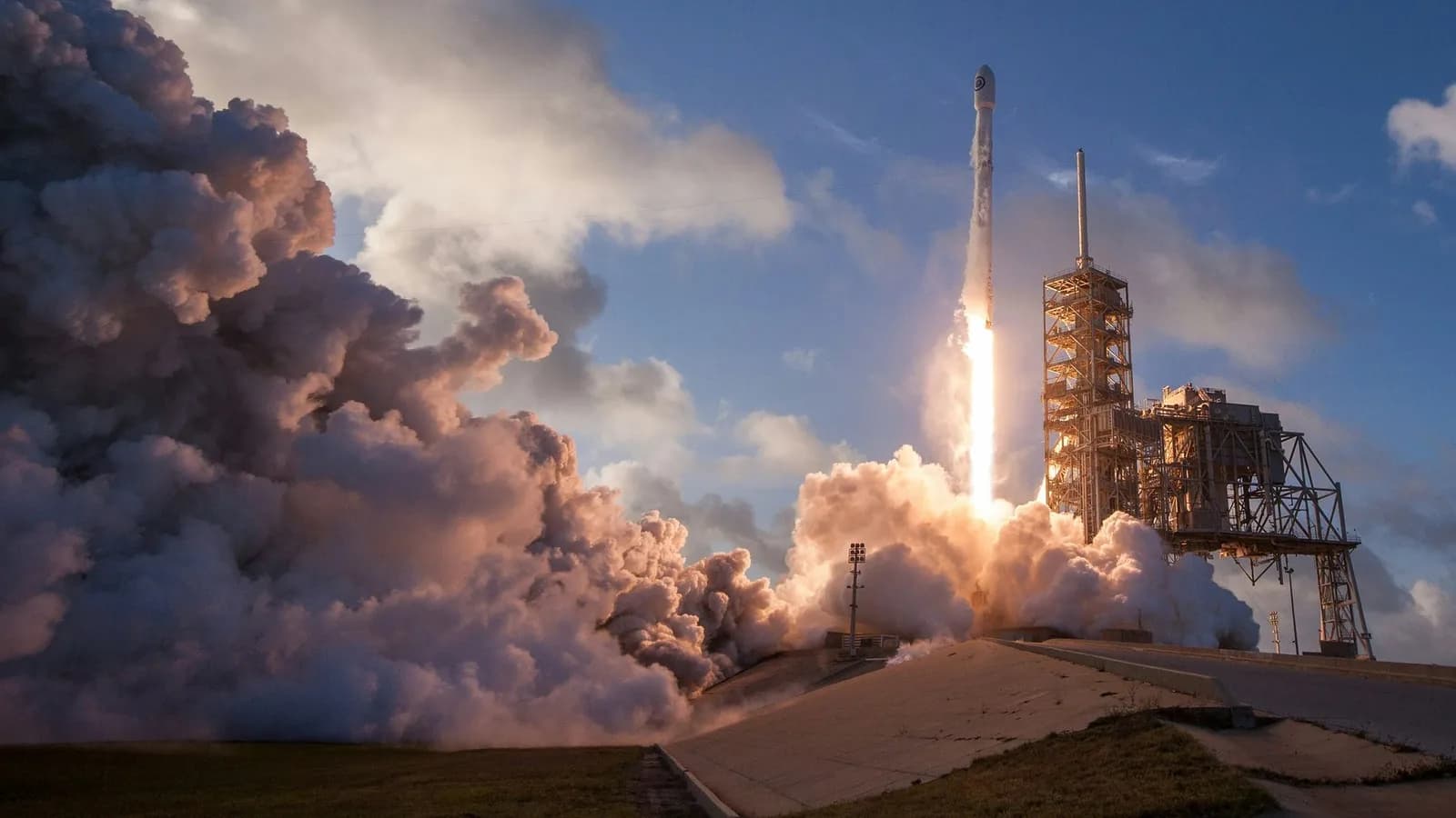SpaceX ($SPCX) : une valorisation de 1 600 milliards pour 19 milliards de revenus, les vendeurs à découvert s'engouffrent dans l'écart