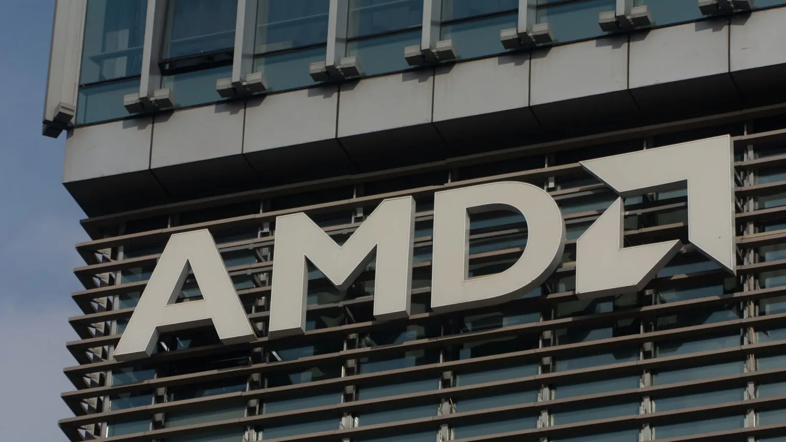 AMD et Anthropic signent un accord à dizaines de milliards pour 2 gigawatts de puces IA, OpenAI vise 750 milliards d'infrastructure d'ici 2030