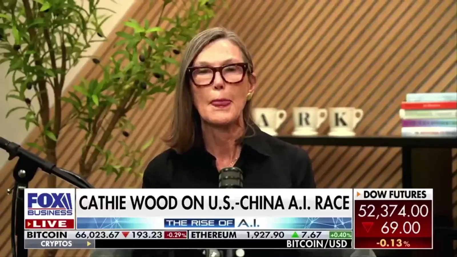 Cathie Wood prédit la fusion Tesla-SpaceX en géant mondial de l'IA, avec des opportunités à plusieurs milliers de milliards de dollars
