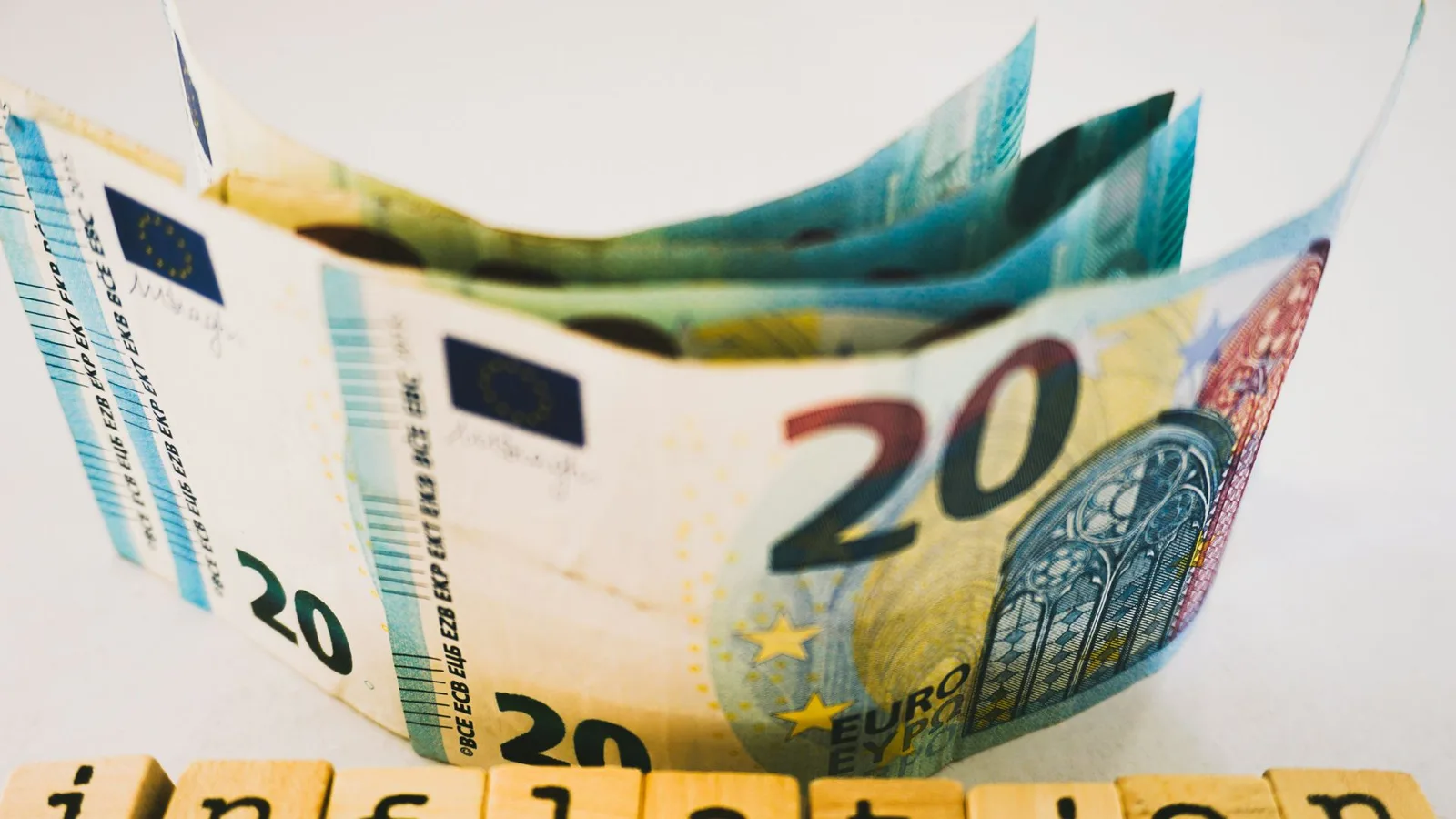 Masse monétaire M2 : la France à +258% depuis 2004, contre +84% pour son PIB réel, un écart qui alimente la hausse des actifs rares