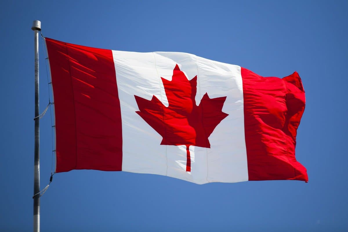 Le Canada interdit ses 4 000 ATMs crypto : une tendance mondiale s'accélère