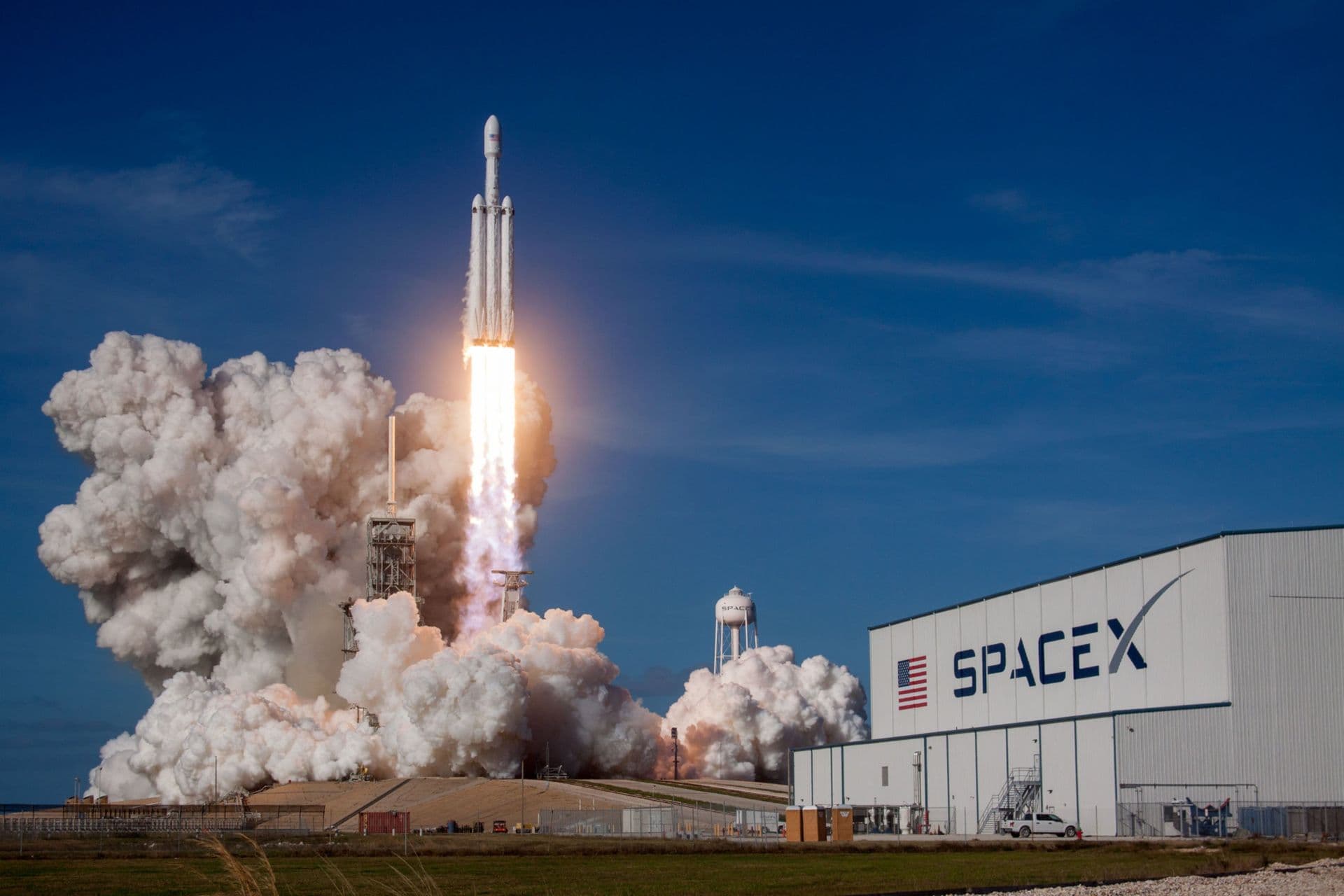 SpaceX lève 25 milliards de dollars en dette malgré une action en repli