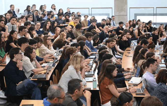 Impôts en hausse, services en baisse : le paradoxe français qui dure