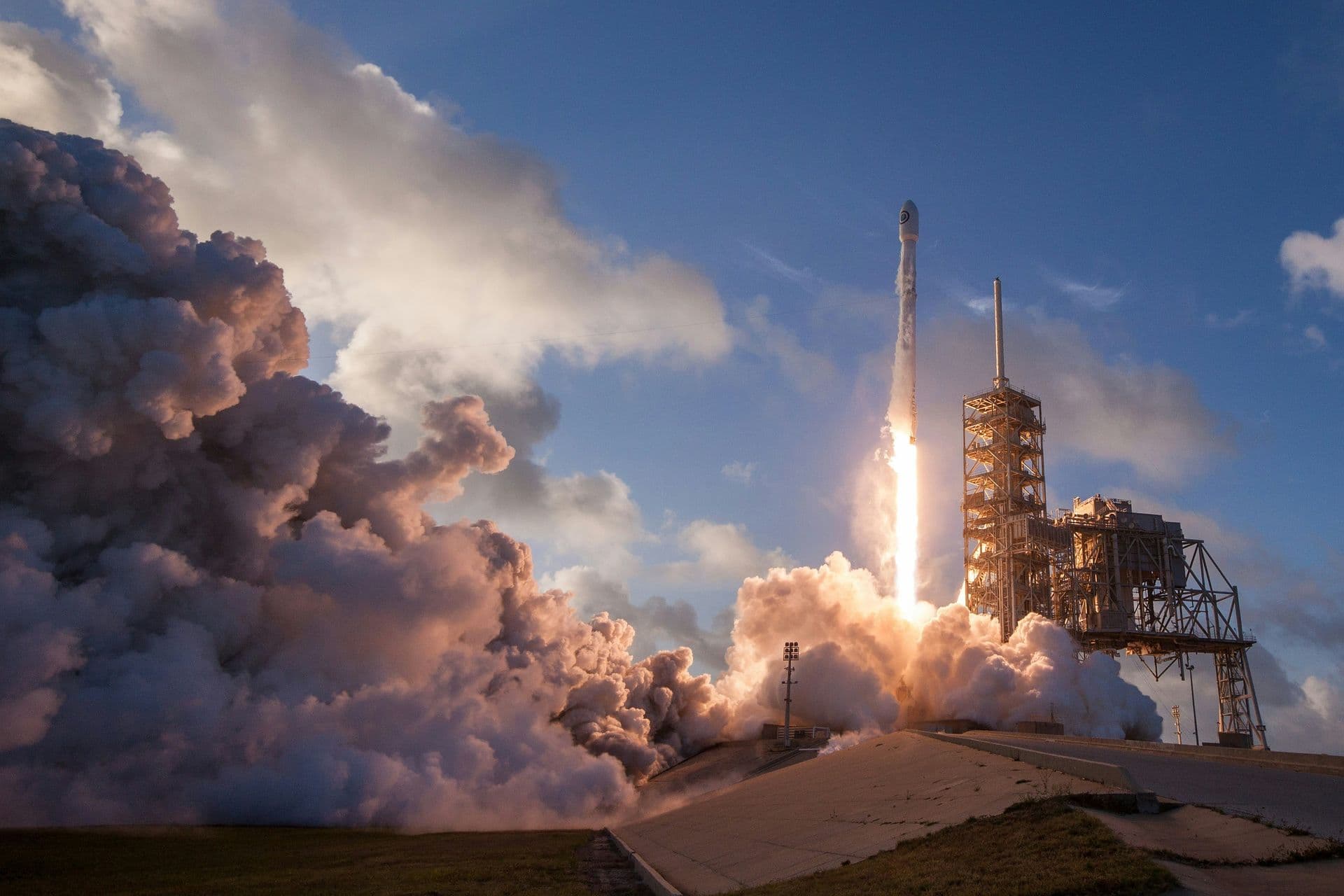 SpaceX ($SPCX) : une valorisation de 1 600 milliards pour 19 milliards de revenus, les vendeurs à découvert s'engouffrent dans l'écart