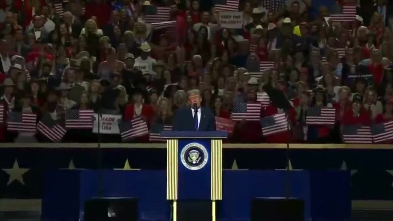 Trump promet 5 000 dollars à chaque adulte américain en cas de victoire républicaine aux midterms