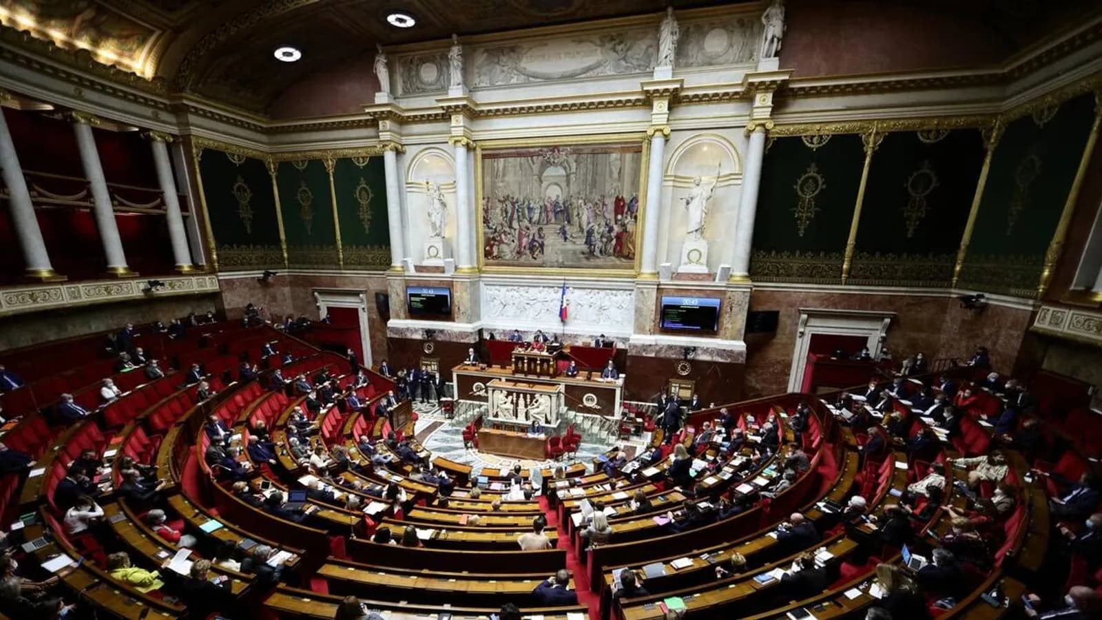 Budget 2027 : les députés suppriment la surtaxe sur les grandes entreprises, 5 milliards d'euros en moins